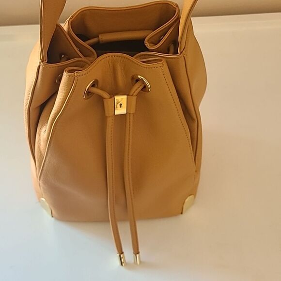 Vince Camuto Drawstring Shoulder Bucket Bag Tan Camel Gold Accents - Picture 9 of 15